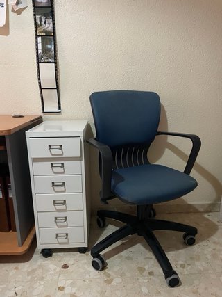 Set Cama, 2 Escritorios, 2 Sillas y 4 cajoneras