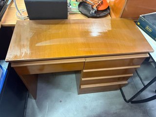 ESCRITORIO DE MADERA