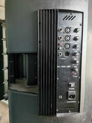 Altavoces y Trípodes