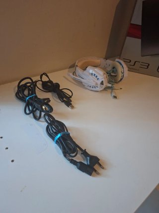 PlayStation 3 Slim Negra + 3 Juegos + Mandos