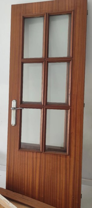 Puertas, ventanas, radiadores y loza de baño.