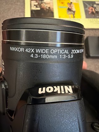 Cámara Nikon Reflex Negra.  Con bateria