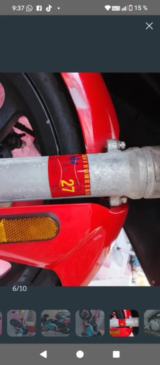 Moto con motor y neumáticos nuevos