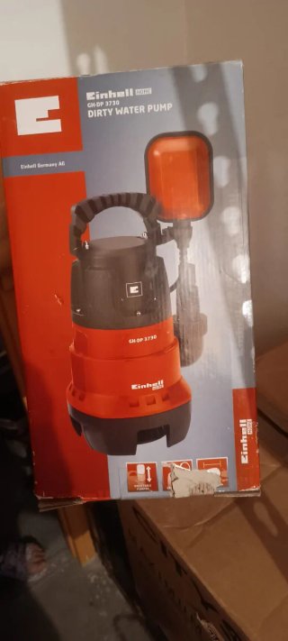 Bombas de agua y motosierra