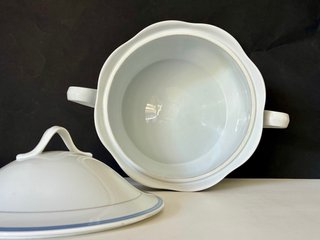 🇩🇪 Sopera porcelana con decorado floral