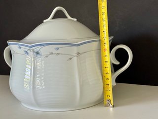 🇩🇪 Sopera porcelana con decorado floral