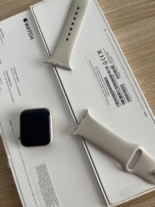 Apple Watch SE (2023) Beige/Plata