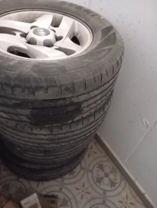 5 llantas y neumáticos  Hyundai Terracan