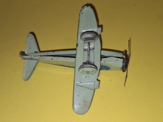 Avión de hojalata antiguo años 40