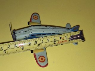 Avión de hojalata antiguo años 40