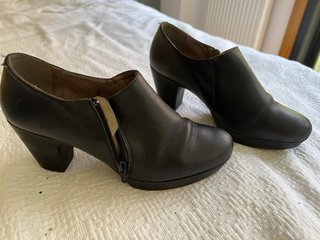 Botines piel negros talla 38 (un uso) España