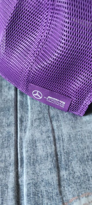 Gorra Mercedes F1 Oficial Morada