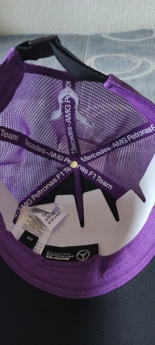 Gorra Mercedes F1 Oficial Morada