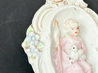 Benditera porcelana con figura
