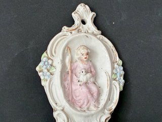 Benditera porcelana con figura