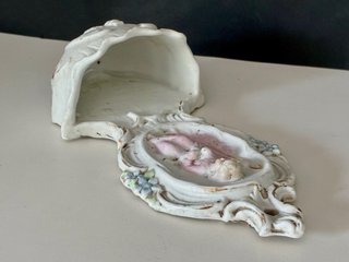 Benditera porcelana con figura