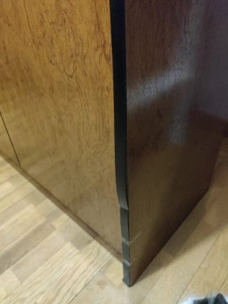 Mueble de oficina elegante con baldas