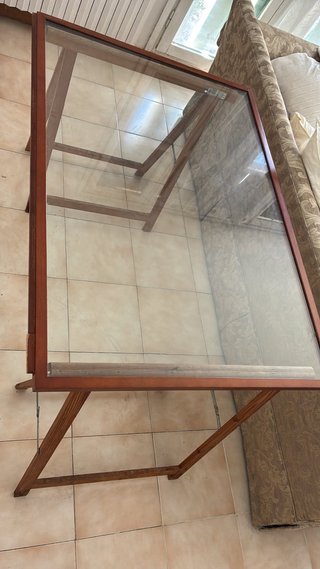 Mesa cristal y madera con caballetes