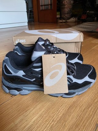 Zapatillas Asics Negras y Grises