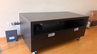 Mueble TV con ruedas y 2 cajones IKEA 60x120 cm