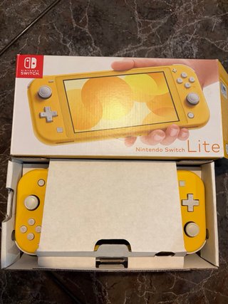 Nintendo Switch Lite Amarilla de Segunda mano por 85 EUR en