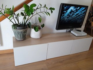 Mueble TV Ikea Blanco y Madera