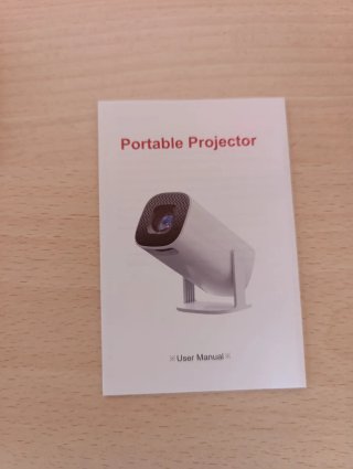 Mini proyector 4K blanco