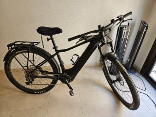 Bicicleta Eléctrica Giant Negra