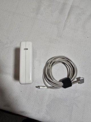 Adaptador Magsafe 140W Apple usado y cable magsafe