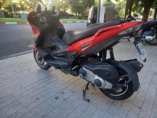 Gilera Nexus 300 Maxi Scooter Roja