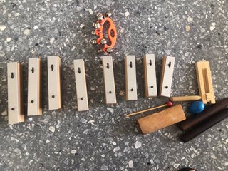 Lote instrumentos musicales: caja china, cascabele