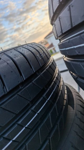 2 Ruedas Pirelli 215/55 R17 totalmente nuevas