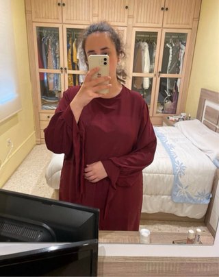 Abaya seda burdeos con puños para atar