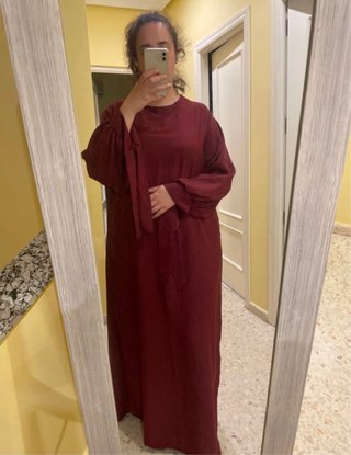 Abaya seda burdeos con puños para atar