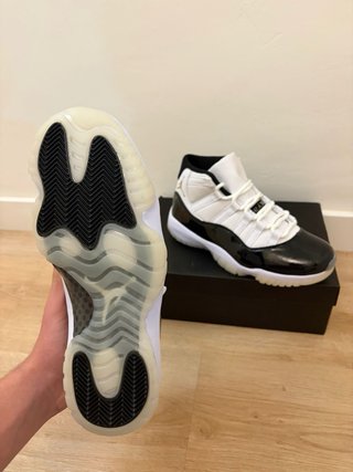 Jordan 11 Retro Negro y Blanco
