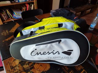 Bolsa y palas de pádel Cinesis. Leer descripción