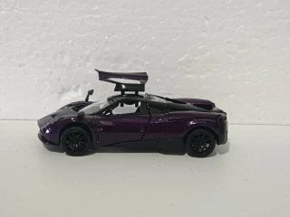 Coche 1:43 Replica Pagani púrpura