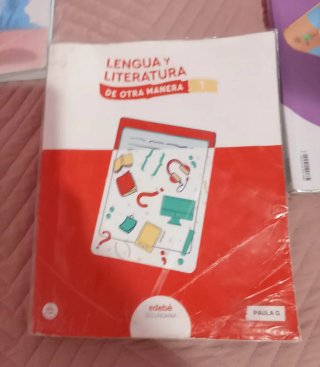 Libros 1 ESO institut marti i franques. 8 libros