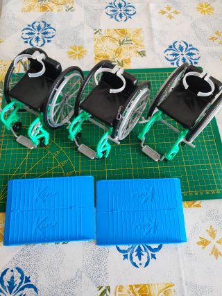 3 sedie a rotelle e 2 rampe Mattel