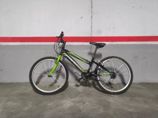 Bicicleta de montaña negra y verde 24 pulgadas