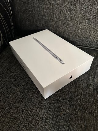 MacBook Air M1 13” 512gb + maletín + ratón apple