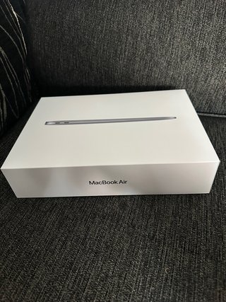 MacBook Air M1 13” 512gb + maletín + ratón apple