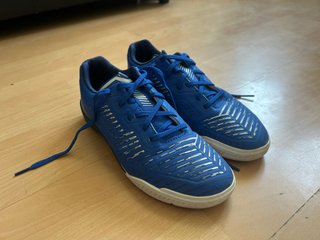 Zapatos de fútbol sala azules