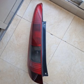 Faro trasero izquierdo Ford Fiesta
