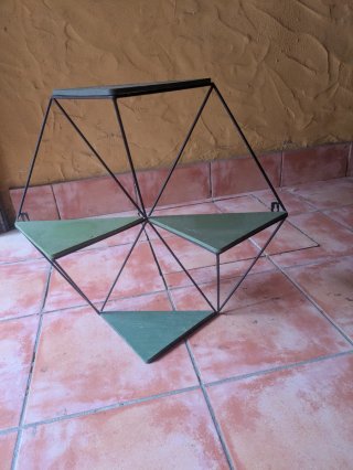 Estantería geométrica metal y madera