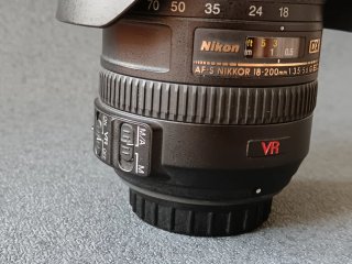 Objetivo Nikon AF-S DX 18-200mm VR