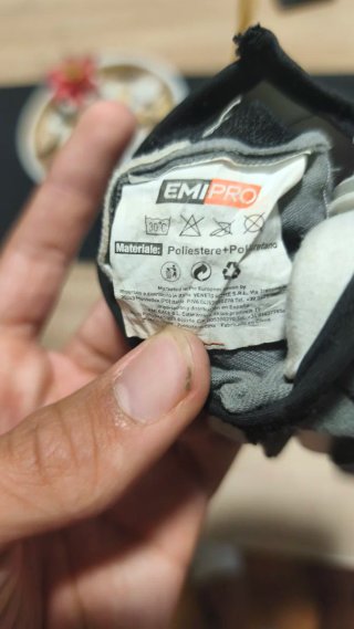 Guantes deportivos EMI PRO blancos y negros