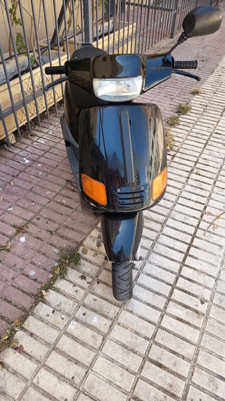 Vespa Clásica (año 2000) – ¡Lista para rodar!
