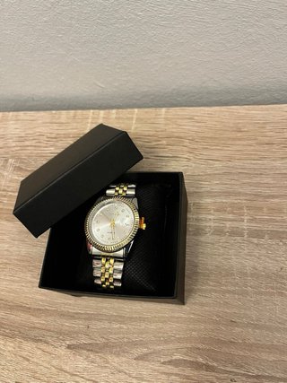 Relojes cada uno 20€ (Oro y Plata)