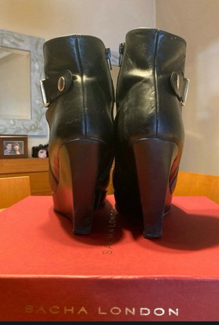 Botines Sacha London Cuña Piel Negro